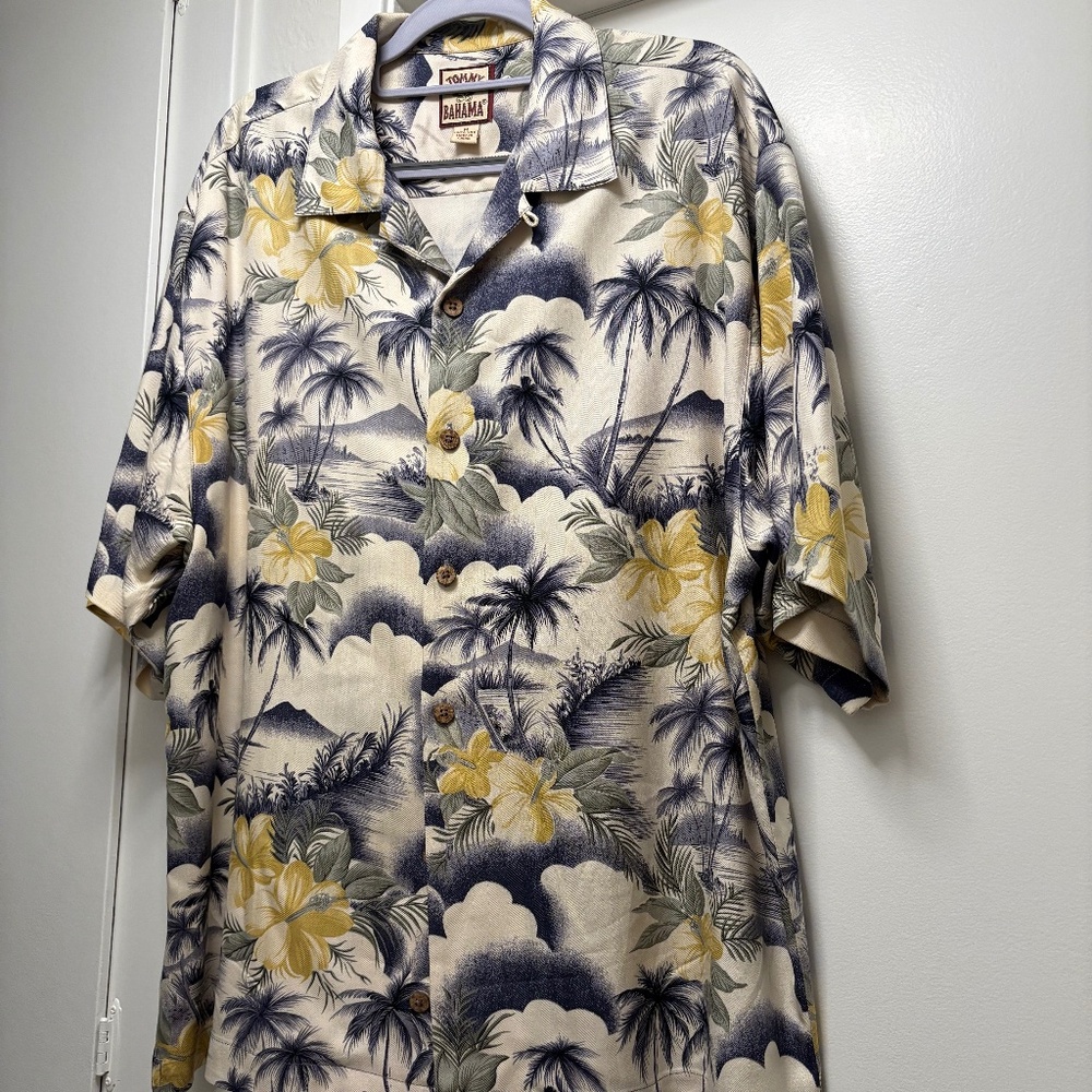 Gorgeous 100% silk Tommy Bahama aloha shirt